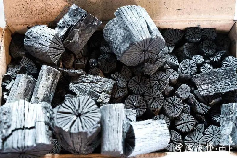 嚴打環境犯罪 三年來最大走私出口木炭案宣判，涉案木炭高達3020噸